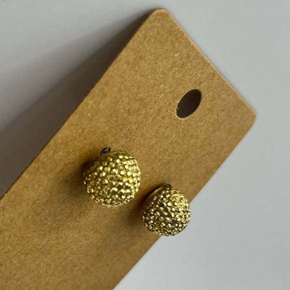 Gold colored bulky stud earrings - Picture 3 of 3